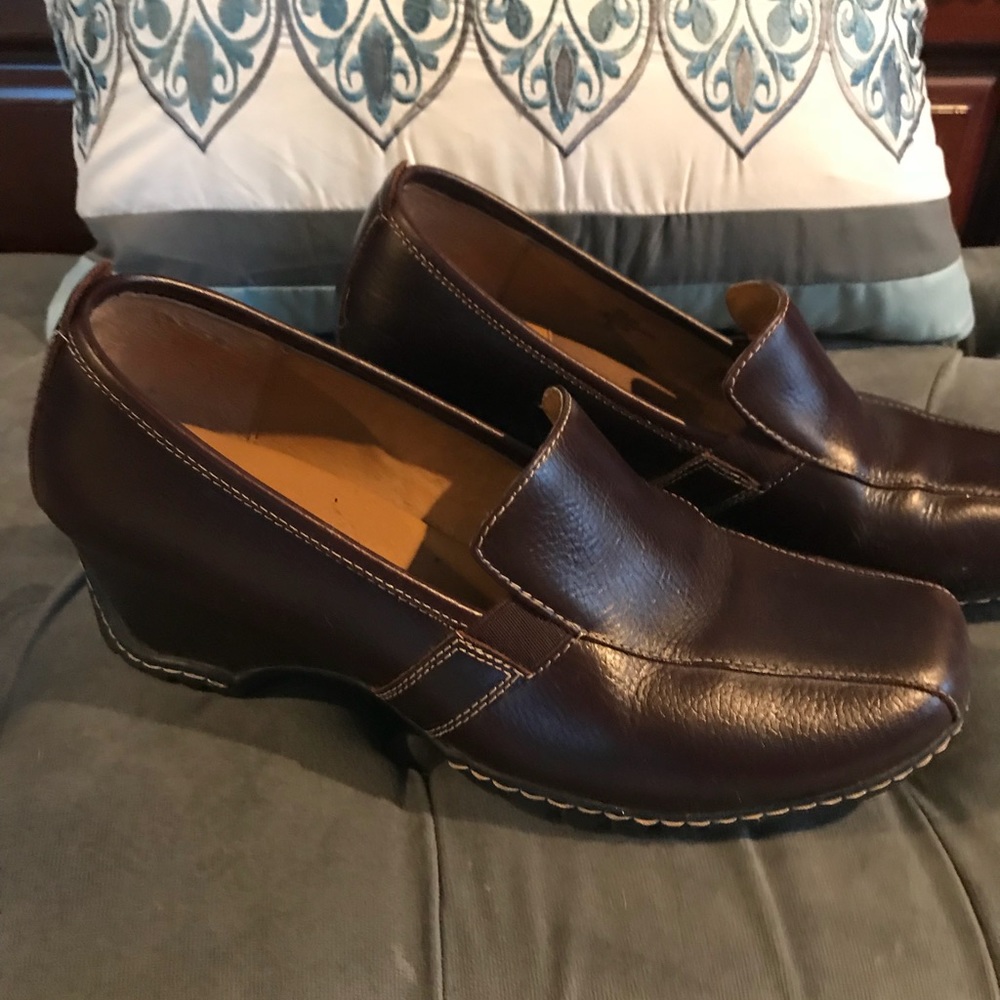 EuroSoft, Burgundy wedge heels